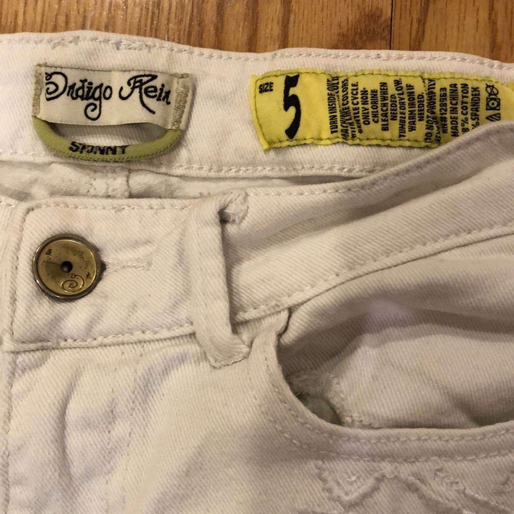Indigo Rein white skinny jeans! - Picture 4 of 4
